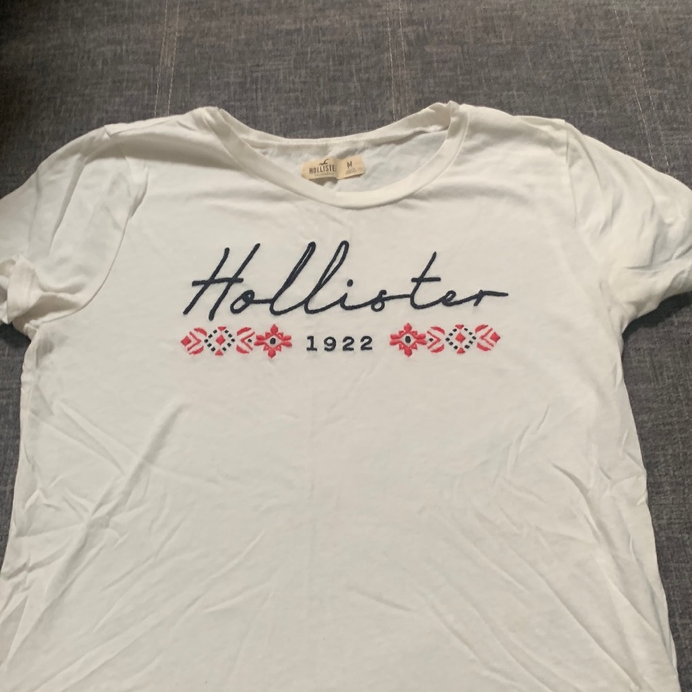 Hollister embroidered tee